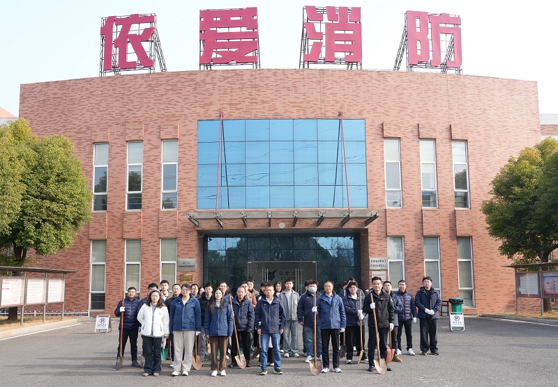 植樹添綠踐初心 美化園區(qū)共擔(dān)當(dāng)  —— 公司開展“植樹節(jié)·添綠產(chǎn)業(yè)園”果樹種植活動